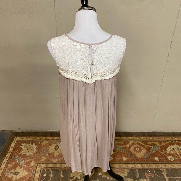 Boutique Umgee Dress. Like new. Very unique. Lace at the top and bottom. - Picture 4 of 4